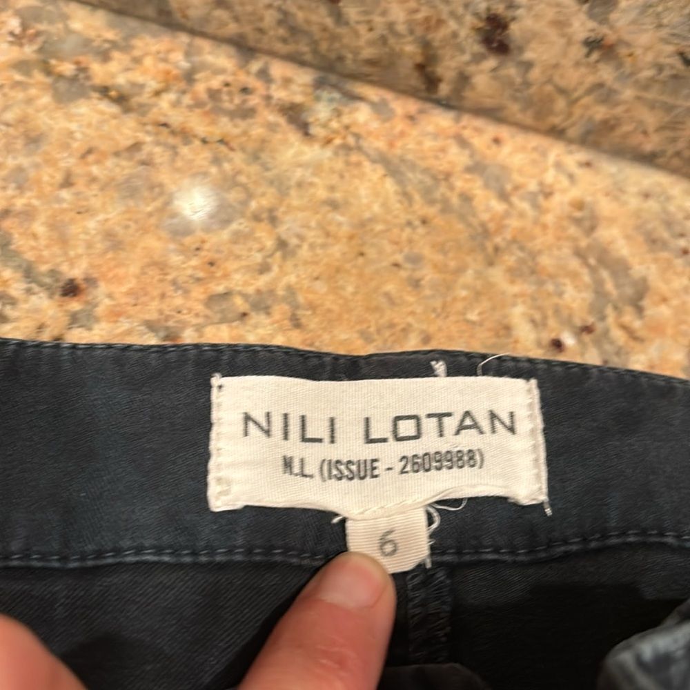 Nili Lotan woman's black cargo pants cuffed at the bottom - Picture 13 of 14